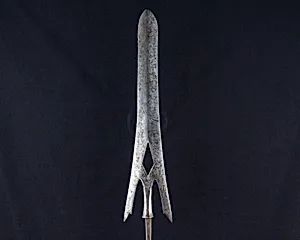 Arrowhead (<i>Yanone</i>)