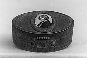 Box with Medallion Top