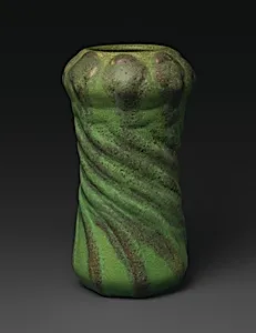 Vase with poppy seed pods