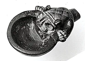 Bowl with a handle in the form of the forepart of a lion