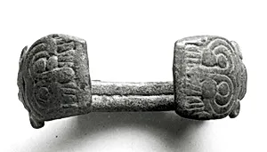 Bracelet with lion mask terminals