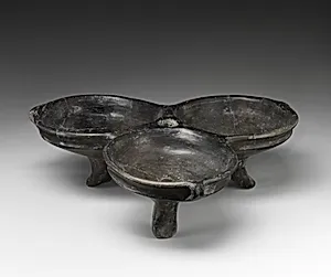 Footed tripartite dish