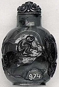 Snuff bottle with stopper