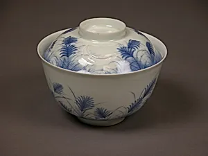 Covered Bowl with Design of Autumn Grass and Crescent Moon