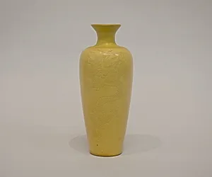 Vase with dragon
