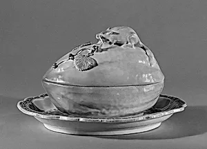 Tureen in the shape of a mellon with a squirrel