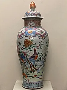 Large Vase with Cover and Design of Peacocks