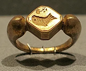 Stirrup-Shaped Ring with Fish Design