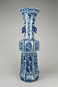 Vase with dragons