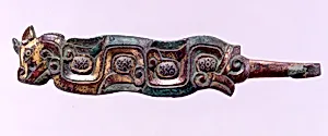 鎏金嵌料珠龍紋青銅帶鈎|Belt Hook in the Shape of a Horned Dragon