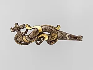 戰國至西漢 錯金銀異獸紋帶鈎|Belt hook in the shape of a mythical creature