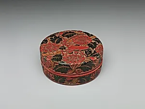 明中期 雕漆剔彩螳螂秋菊紋盒|Box with chrysanthemum and praying mantis