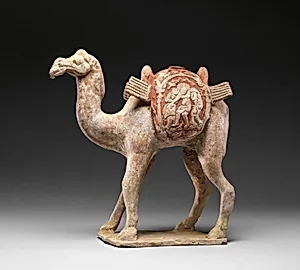 隋 彩繪陶駱駝俑|Camel with Dionysian imagery on its saddle bags