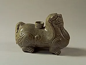 西晉 神獸形青瓷燭臺|Candle Stand in the Shape of a Fantastic Animal by Unknown Artist