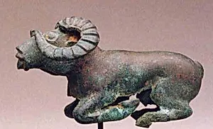 臥羊紋青銅車轅飾|Chariot Yoke Ornament in the Shape of Recumbent Ram by Unknown Artist