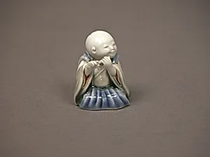 染付色絵囃子唐子形置物|Chinese child with musical instrument