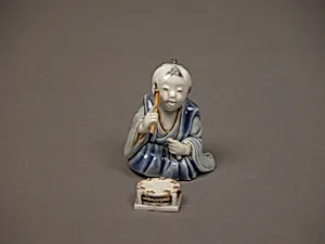 染付色絵囃子唐子形置物|Chinese child with musical instrument