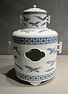 丁子風炉　平戸焼|Clove Boiler with Feathers 