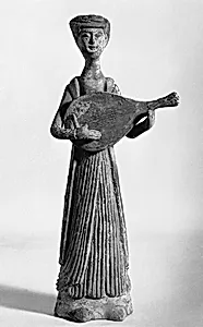 隋 陶持琵琶女楽伎俑|Female musician with a lute