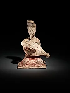 唐 彩繪陶持琵琶樂伎女俑|Female musician with lute