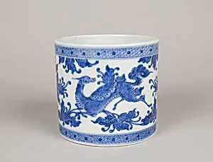 染付麒麟文火鉢|Firepot with Kirin (Mythical Chimera) amid Flowers