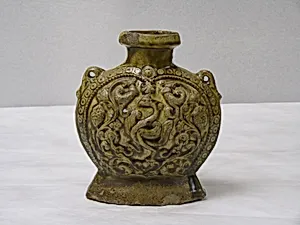 隋至唐 青瓷扁壶|Flask with molded decoration