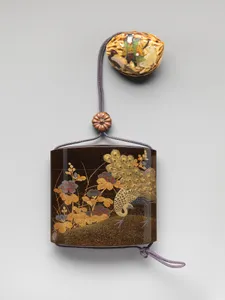 古満安匡作 孔雀蒔絵印籠|Inrō with Peacocks and Flowers