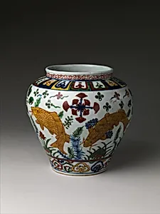 明嘉靖 景德鎮窯青花五彩魚藻罐|Jar with carp in lotus pond