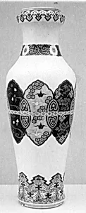 色絵蝶折紙鶴波に千鳥吉祥文大瓶 　(一対)|Large Vase with Butterflies,Origami Cranes, Plovers over Waves, Auspicious Symbols, and Geometric Patterns (one of a pair)