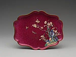 清中期 銅胎畫琺瑯花鳥圖盤|Lobed tray with rock, flowers, and butterflies
