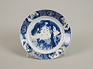 清 青花“爵祿封侯”瓷盤|Plate with Monkey, Bees, Magpie, and Deer