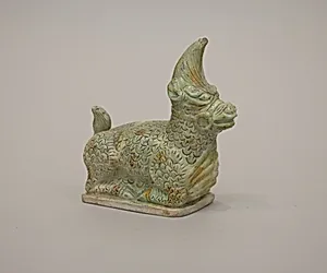 明 绿釉陶異獸|Recumbent mythical beast