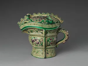 伝奥田頴川作　交趾釉兕觥形香炉|Rhinoceros-Shaped Incense Burner in the Cochin (Kōchi) Style
