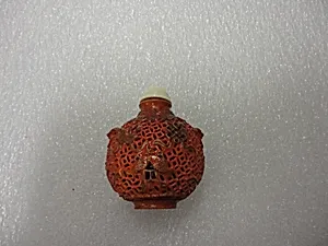 清中期 景德鎮窯紅地描金仿雕漆八寶紋鼻煙壺|Snuff bottle with eight Buddhist treasures