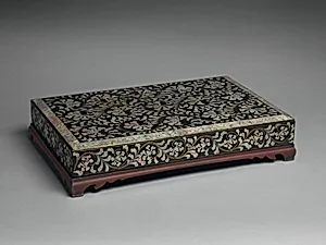 나전 칠 모란 넝쿨 무늬 서류상자 조선|螺鈿漆牡丹唐草文書類箱子 朝鮮|Stationery box decorated with peony scrolls