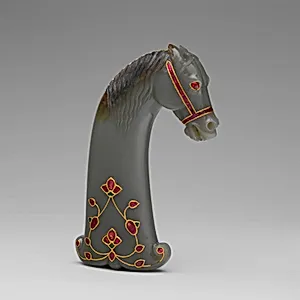 莫臥兒王朝 鑲金嵌寶馬頭形玉劍柄|Sword handle in the shape of a horse’s head
