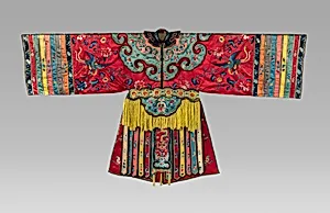 清 紅緞彩繡鳳穿花紋宮衣|Theatrical robe with phoenix and floral patterns