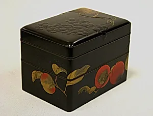 果蔬蒔絵菓子箱|Two-Tiered Box with Design of Autumn Fruits