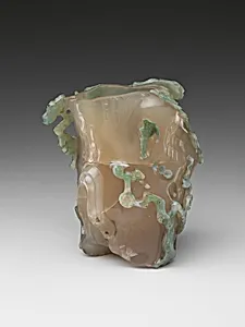 清 玉髓俏色梅竹花插|Vase with bamboo and plum tree