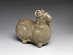 六朝 越窯青瓷臥羊|Vessel in the shape of a kneeling ram