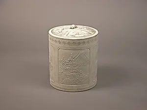 富士に龍麒麟鶏吉祥文白素焼水指|Water Jar with Dragon, Mount Fuji, Kirin, Cockerels, and Auspicious Motifs