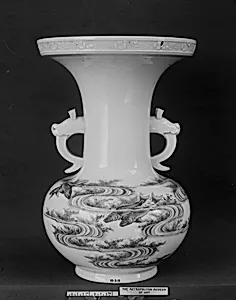 染付草魚文獅子耳付広口瓶|Wide-Mouth Vase with Carp