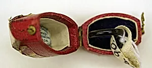 Mourning ring