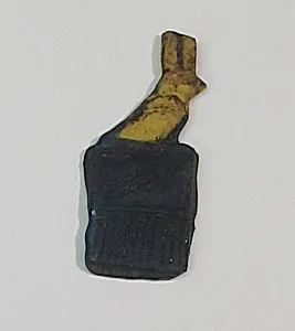 Amulet of serekh sign surmounted by archaic falcon
