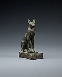 Cat with very worn inscription