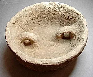 Dish for holding flax