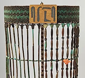 Falcon amulet of Senebtisi