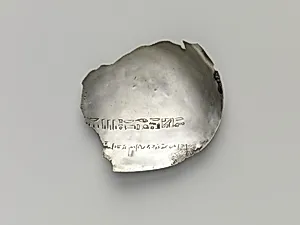 Fragmentary dish with inscription for Hathor from Peteharsomtous