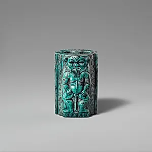 Kohl Container Decorated with Bes-images