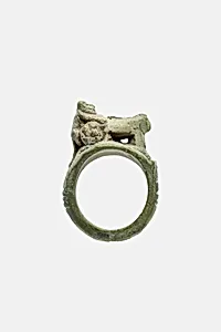 Ring with a bezel in the form of a baboon in a chariot pulled by two lions
